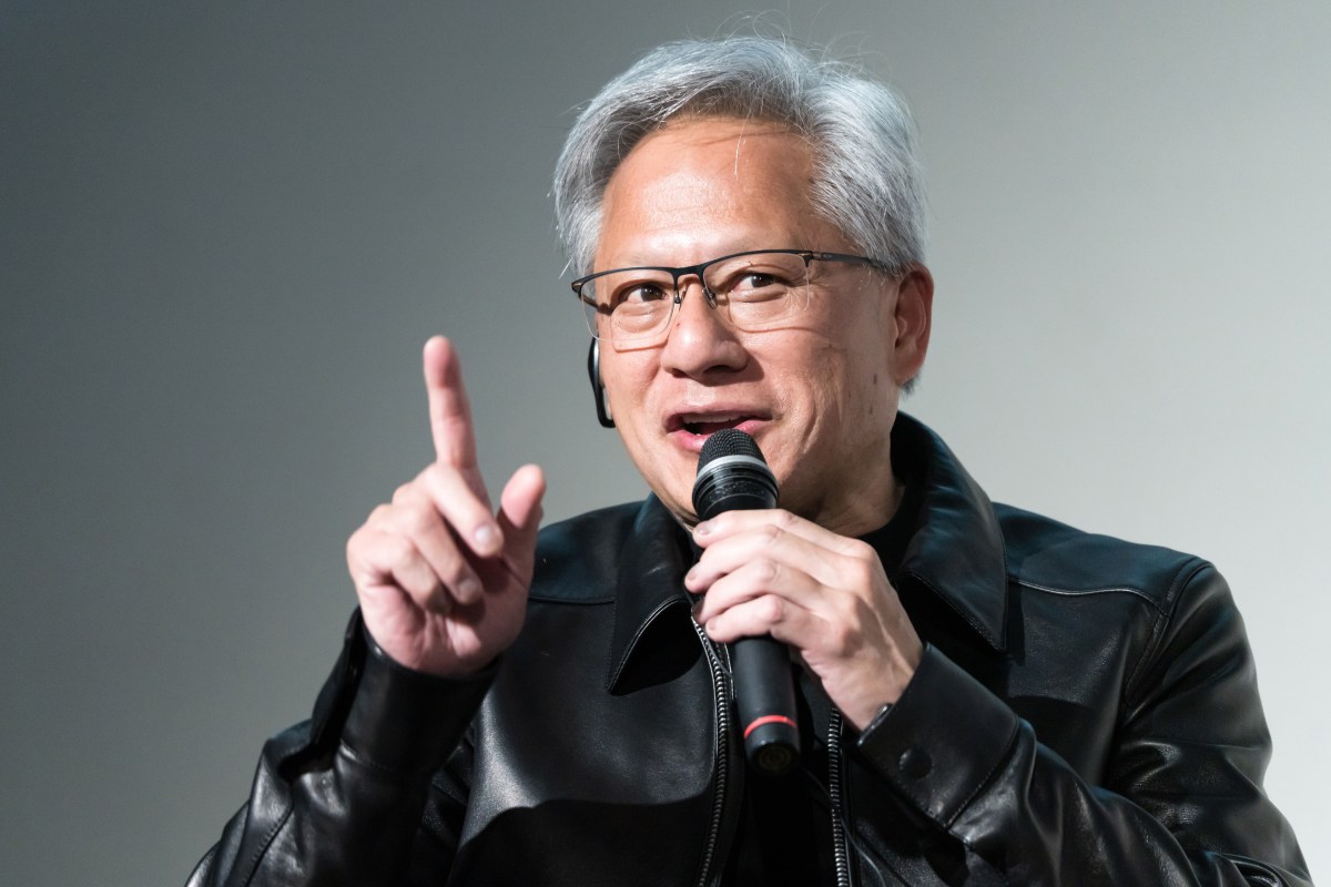Jensen Huang's On-Stage Trump Call and Apple's Unified AI Tier