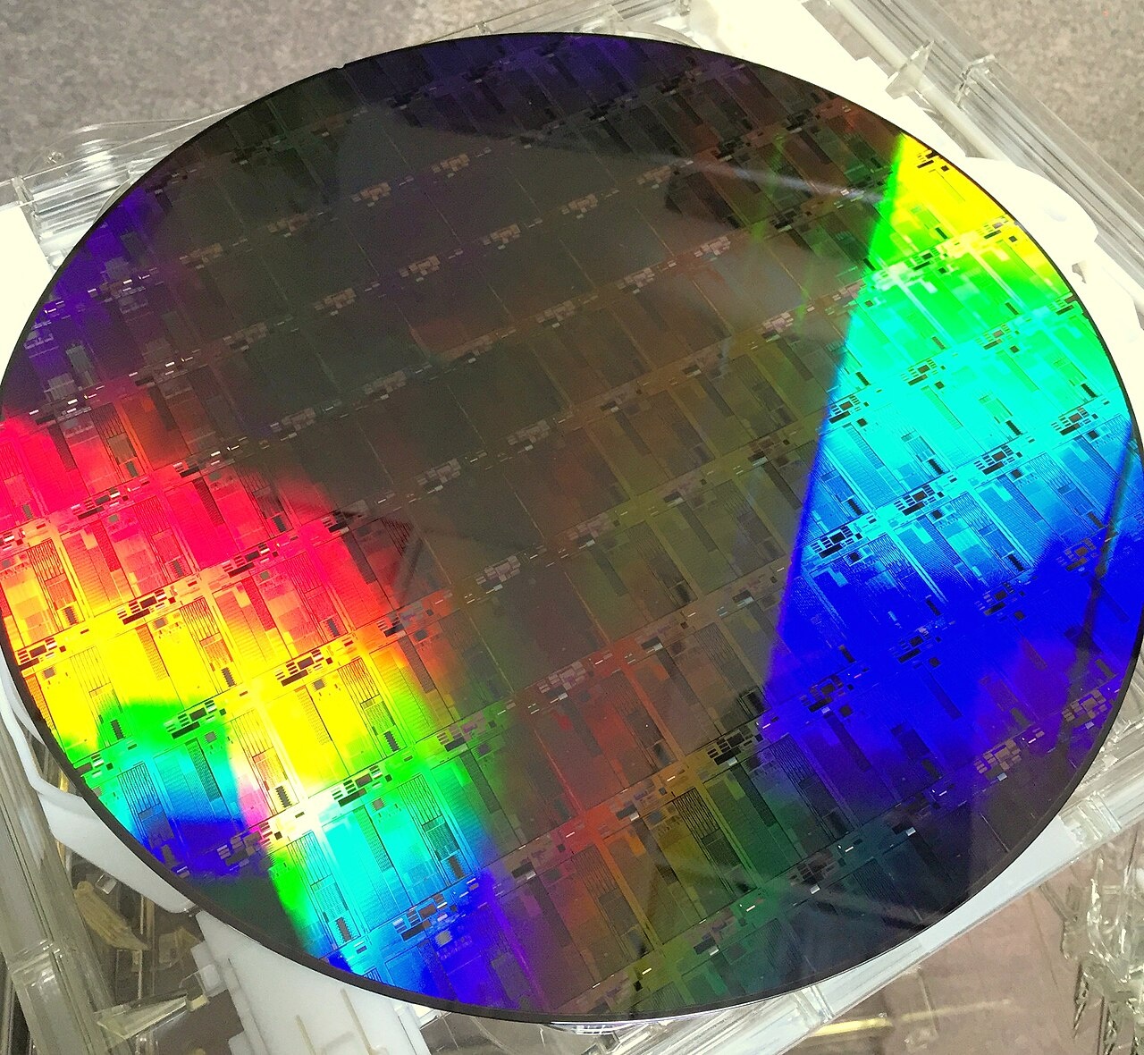 Silicon Photonics: 3.2 Tbps CPO Chip Solves Data Center Power Crisis