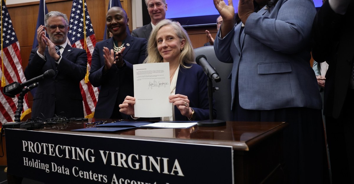 Energy Bottleneck: Virginia Imposes Strict Power Caps on AI Data Centers